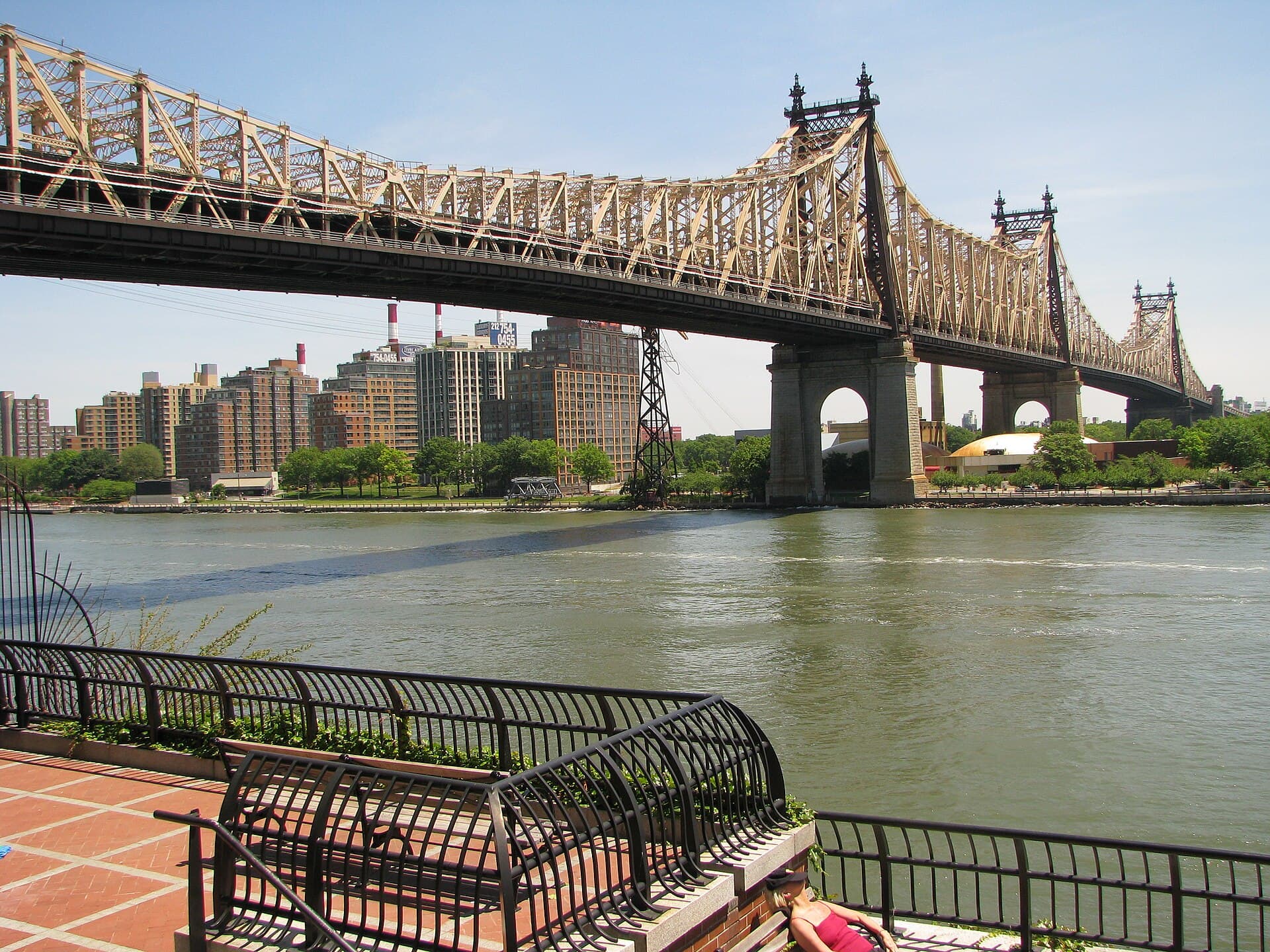 Le Queensboro Bridge vu depuis Manhattan, passage du marathon de New York vers First Avenue